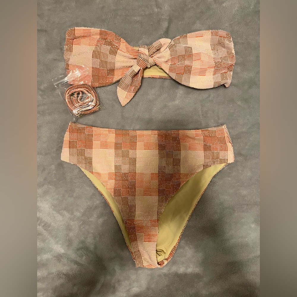 Strapless high waisted swimsuit